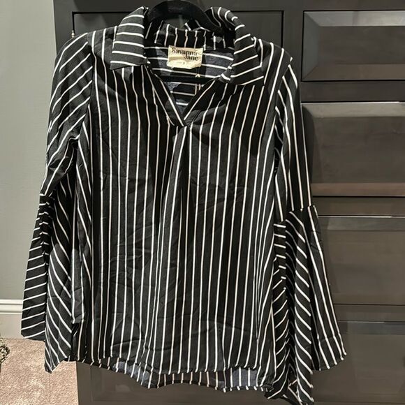 Savanna Jane blouse with bell sleeves ! Size small black and white NWT - Picture 1 of 8